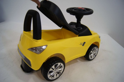 Детская машинка-каталка толокар RiverToys AUDI JY-Z01A MP3